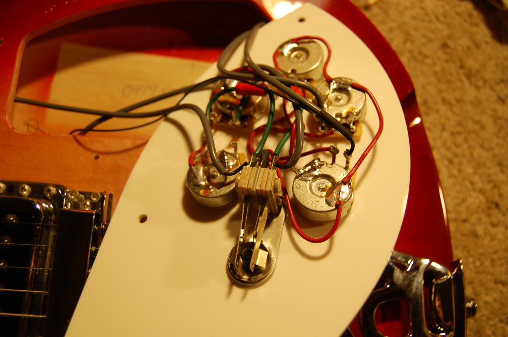 Pickups tested out fine and switches + pots all cleaned