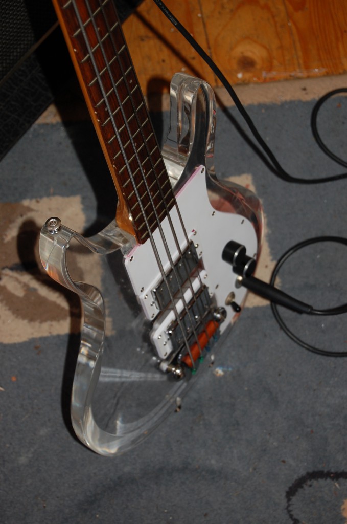 Testing out and sounding sweet especially with both pickups on real plumby tone!
