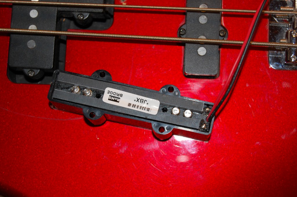 The Entwistle pickup has powerful ceramic magnets and heavier gauge windings